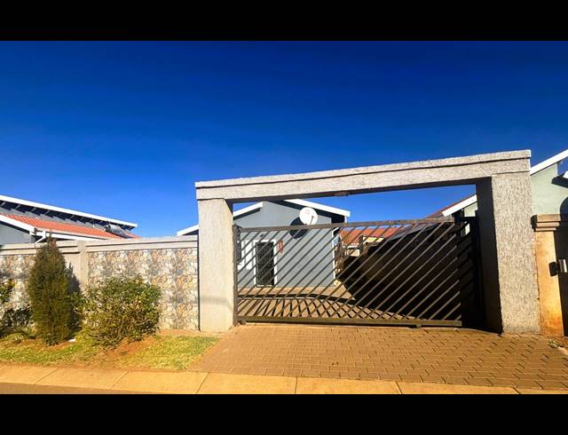2 BEDROOM HOUSE FOR SALE IN SAVANNA CITY